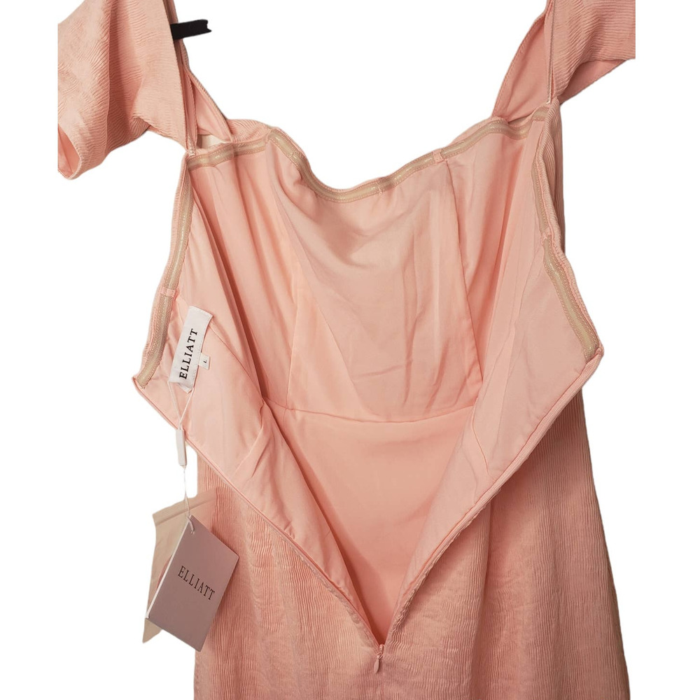 Elliatt Acacia Dress Off Shoulders Peach Textured midi dress - Picture 8 of 14